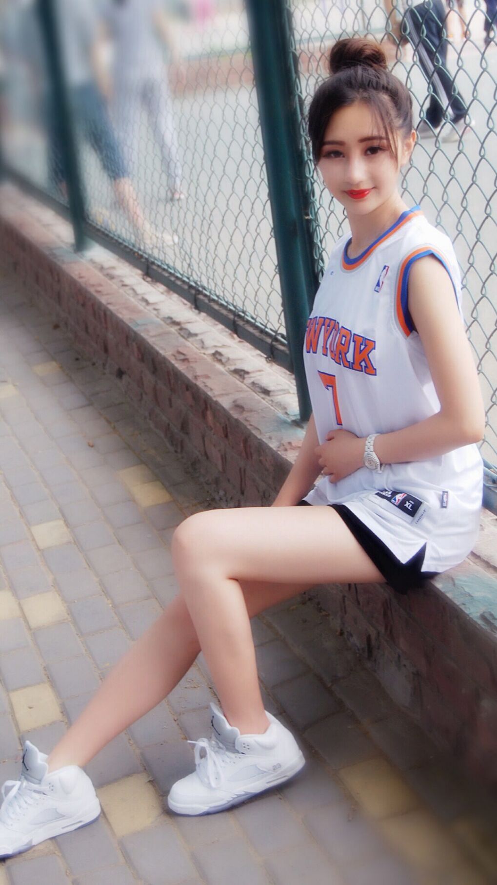 青少年“篮球志愿大使”在全国多地走访慰问贫困地区少年儿童，青少年篮球队